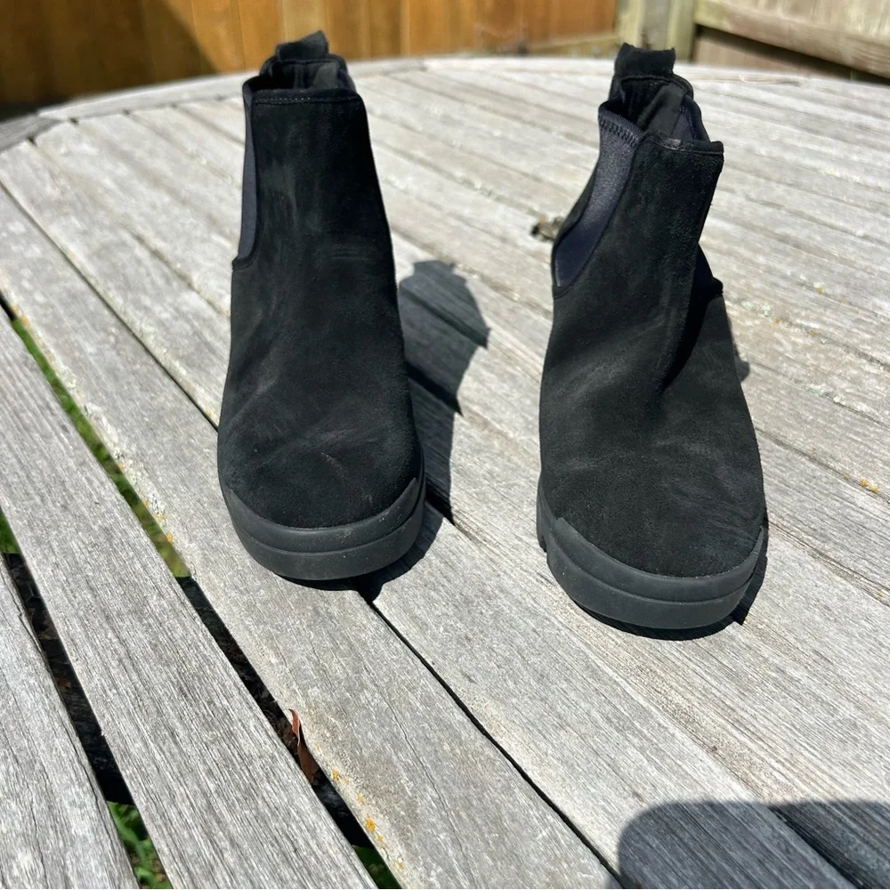 Eileen Fisher Splash Waterproof‎ Suede Chelsea Bootie in Black, size 5.5